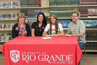 Pleasant High's Autumn Snider is joined by her parents and Rio head coach Billina Donaldson as she signs with the RedStorm